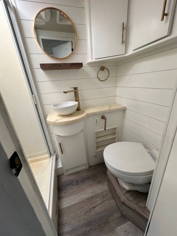 2010 Itasca NAVION 24A