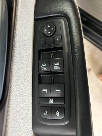 2017 Chrysler Pacifica Touring-L