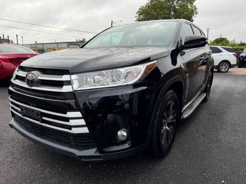 2018 Toyota Highlander for sale at powerful cars auto group llc in Houston TX