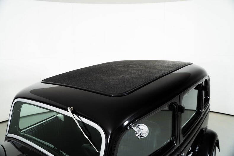 1933 Ford Super Deluxe