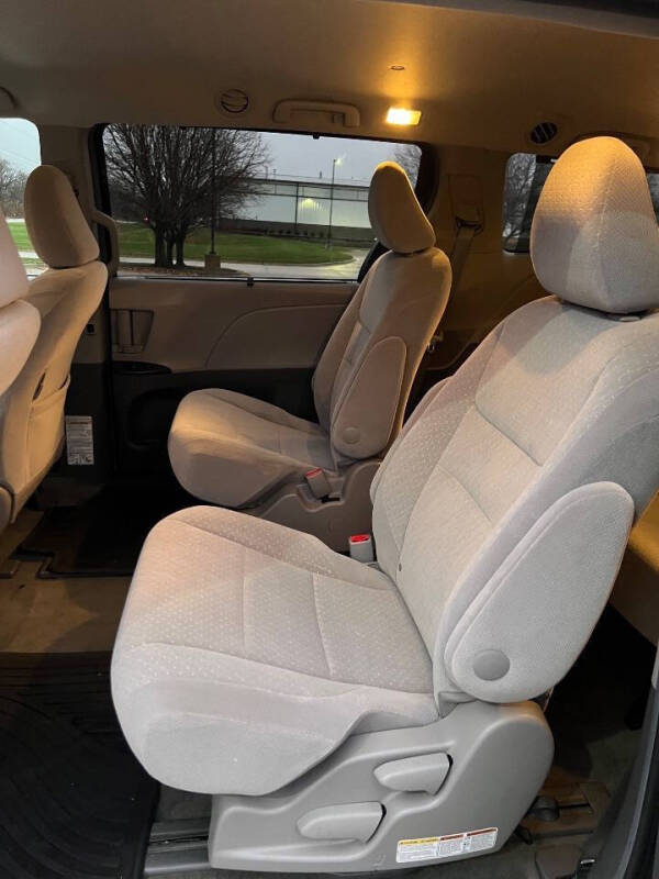 2017 Toyota Sienna LE 7-Passenger