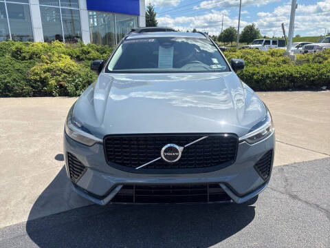 2024 Volvo XC60 B5 Core Dark Theme