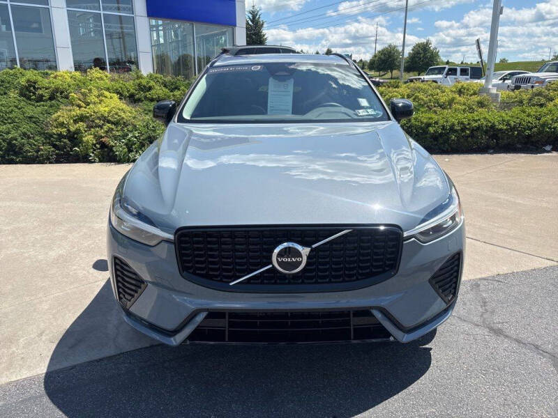2024 Volvo XC60 B5 Core Dark Theme