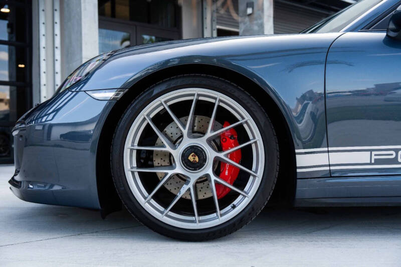 2017 Porsche 911 Carrera GTS