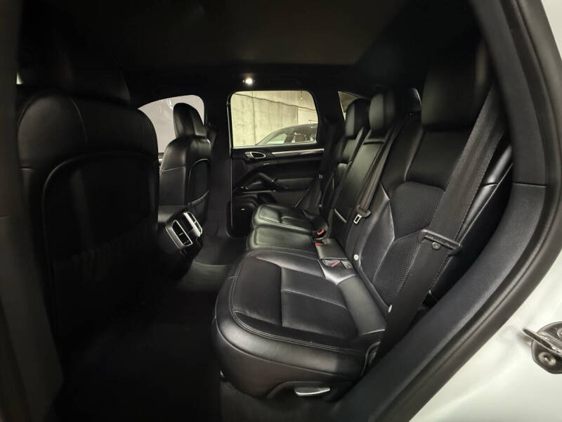 2016 Porsche Cayenne S E-Hybrid