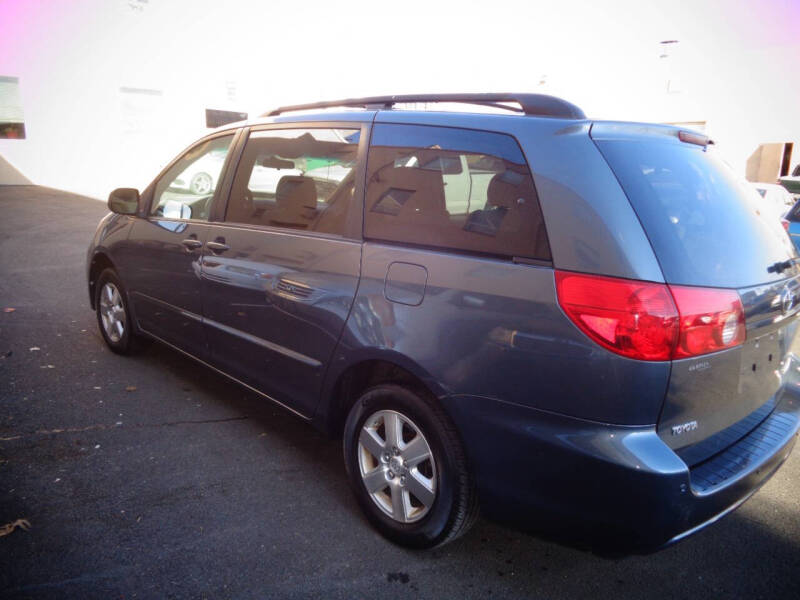 2008 Toyota Sienna LE photo 7