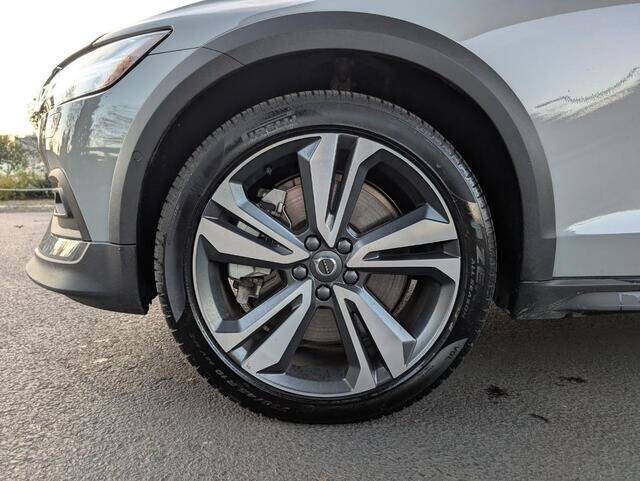 2025 Volvo V60 Cross Country B5 Plus