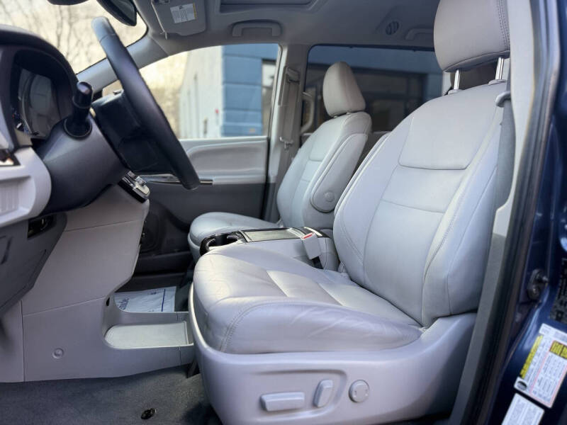 2020 Toyota Sienna XLE 7-Passenger