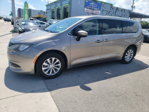 2018 Chrysler Pacifica for sale at INTERNATIONAL AUTO BROKERS INC in Hollywood FL