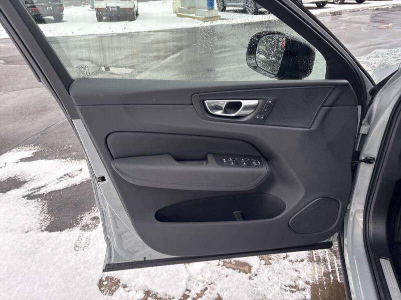 2026 Volvo XC60 T8 Plus