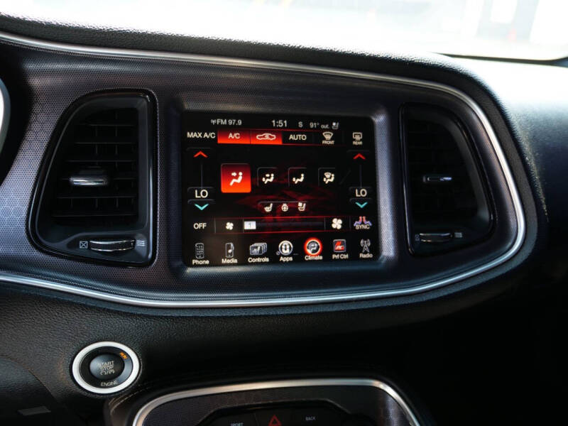 2015 Dodge Challenger R/T Scat Pack Shaker