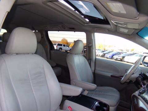 2011 Toyota Sienna XLE 7-Passenger Auto Access Seat