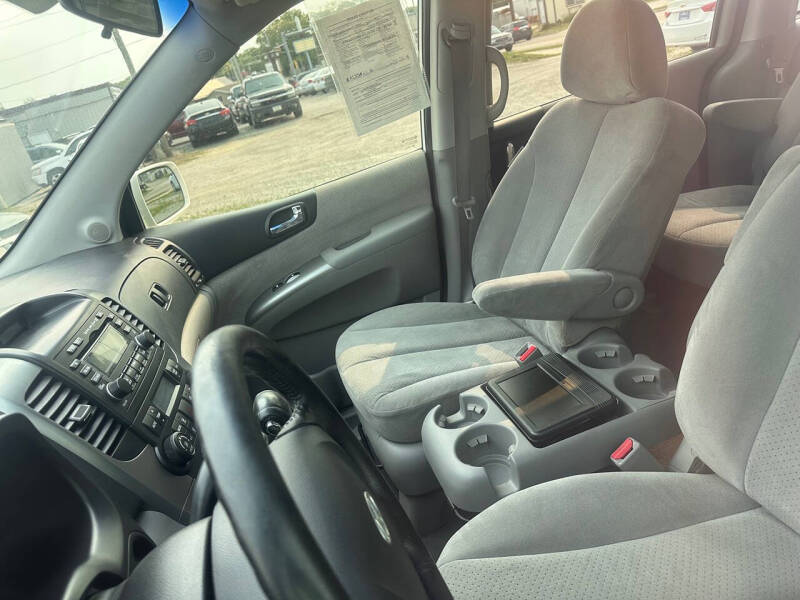 2008 Hyundai Entourage GLS