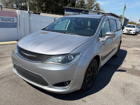 2017 Chrysler Pacifica Touring Plus