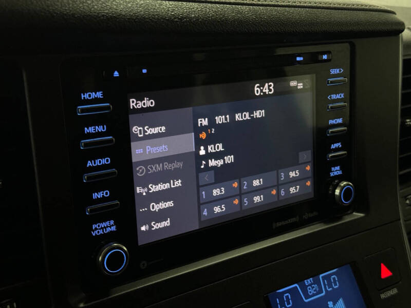 2018 Toyota Sienna SE Premium 8-Passenger