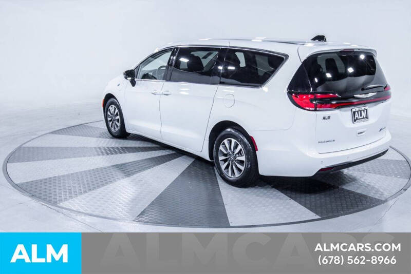 2024 Chrysler Pacifica Plug-In Hybrid Select