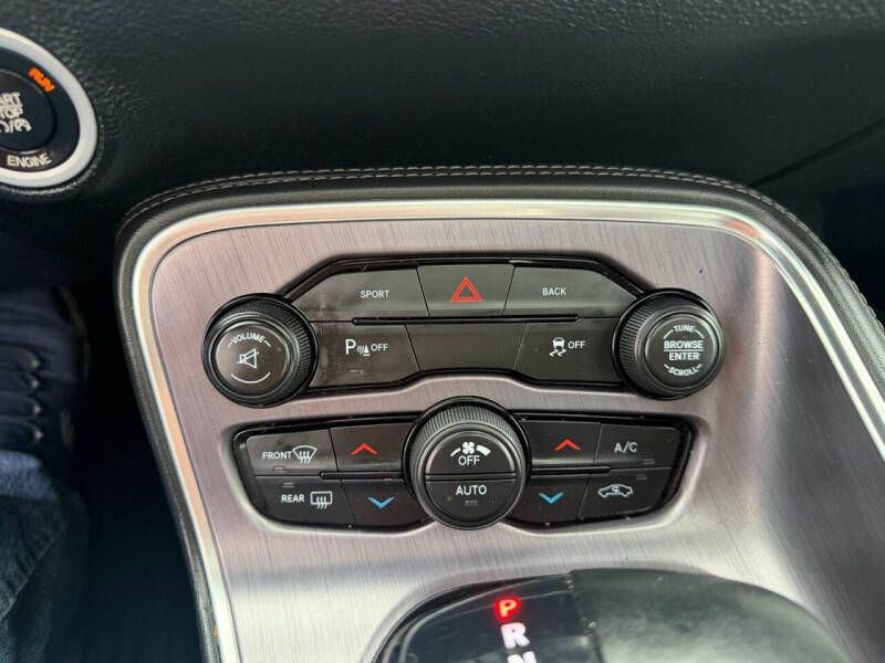2015 Dodge Challenger SXT