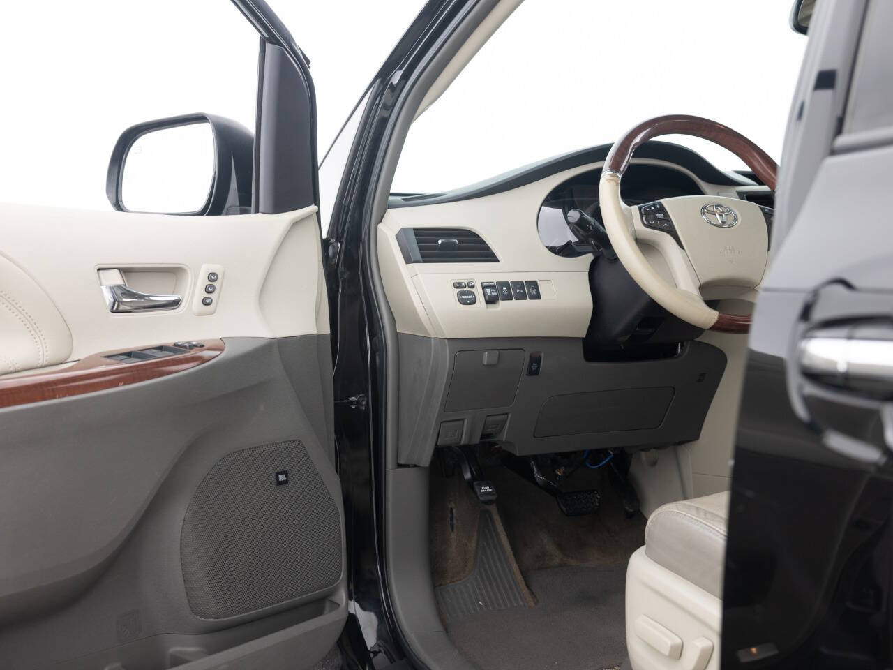 Used Car 2014 Toyota Sienna  Limited 7 Passenger 4dr Mini Van For Sale Under $15,000 In Coal City, Illinois