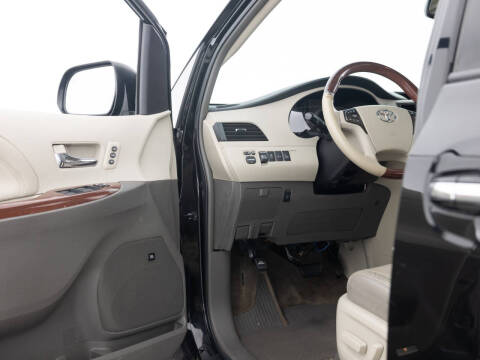 2014 Toyota Sienna Limited 7-Passenger