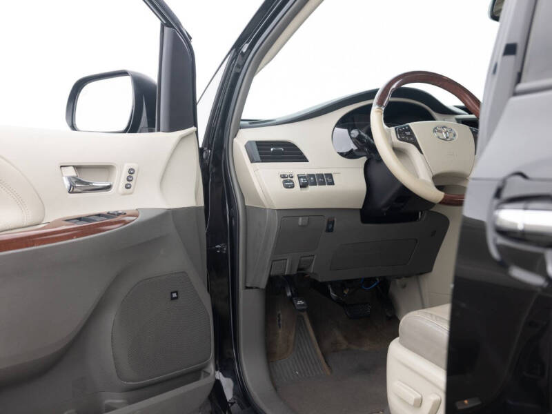 2014 Toyota Sienna Limited 7-Passenger