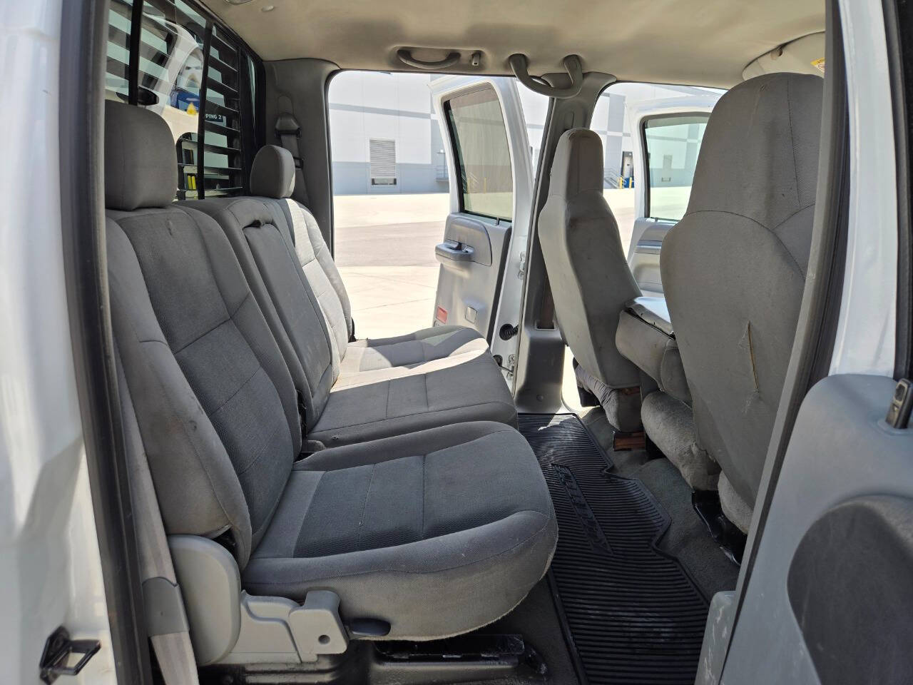 2004 Ford F-550 Super Duty 9