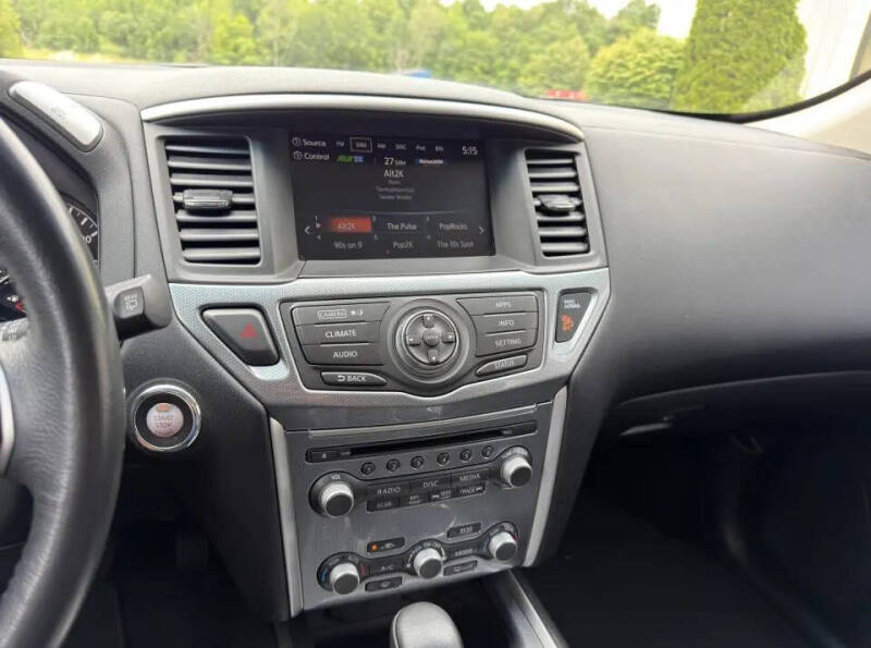 2017 Nissan Pathfinder SL