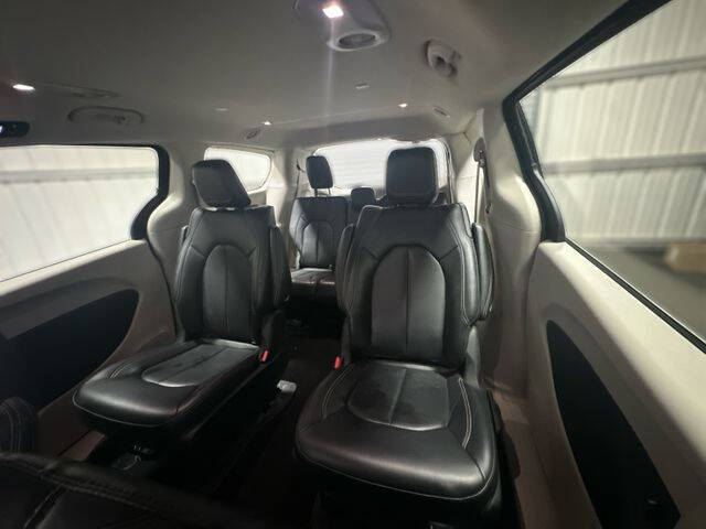 2024 Chrysler Pacifica Plug-In Hybrid Select