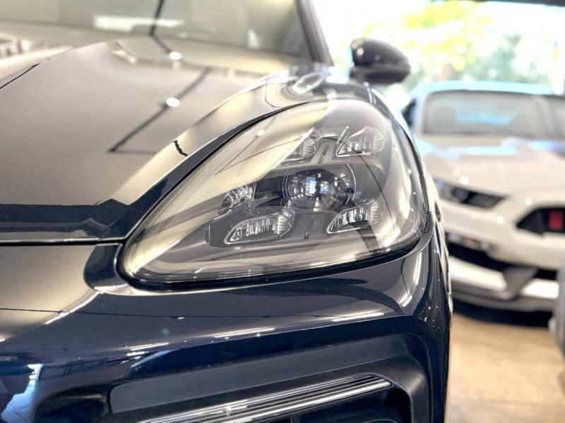 2022 Porsche Cayenne Platinum Edition