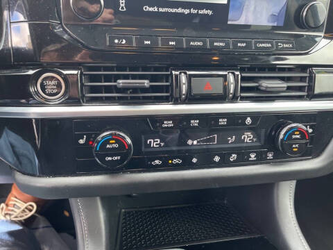 2022 Nissan Pathfinder SL