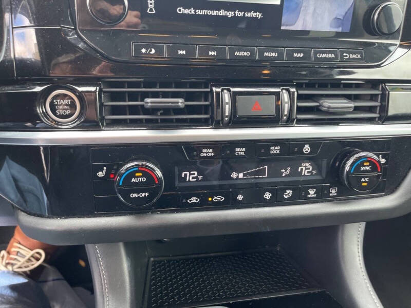 2022 Nissan Pathfinder SL