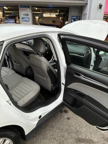 2015 Ford Fusion Hybrid S