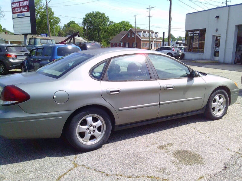 2004 Ford Taurus SE