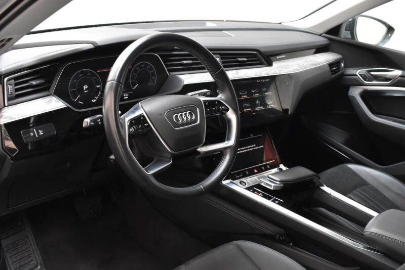 2021 Audi e-tron quattro Premium Plus