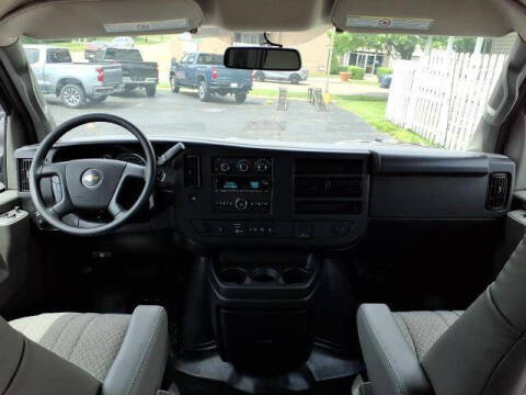 2025 Chevrolet Express 3500