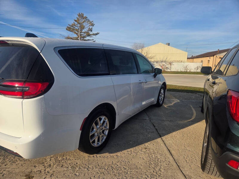 2026 Chrysler Pacifica Select