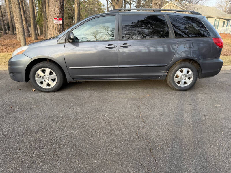 2010 Toyota Sienna LE 7-Passenger