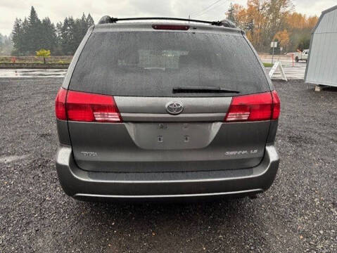 2004 Toyota Sienna LE 7 Passenger