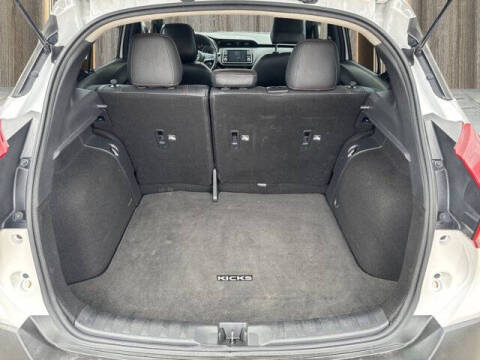 2020 Nissan Kicks SR