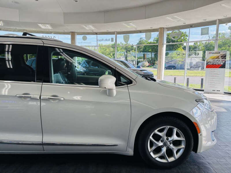 2017 Chrysler Pacifica Touring-L Plus