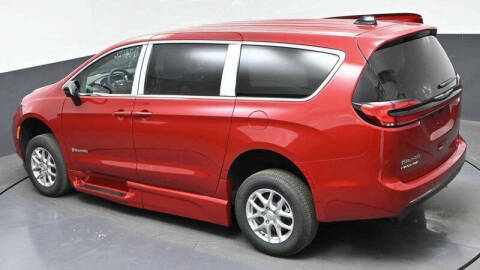 2026 Chrysler Pacifica Select