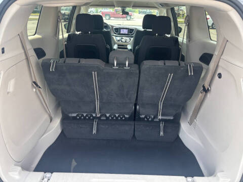 2022 Chrysler Voyager LX