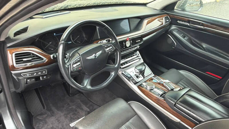 2017 Genesis G90