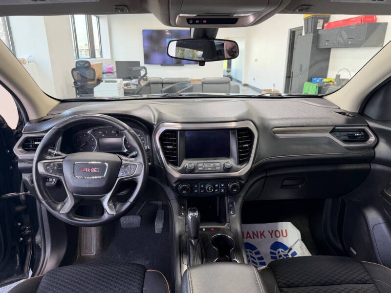 2017 GMC Acadia SLE-2