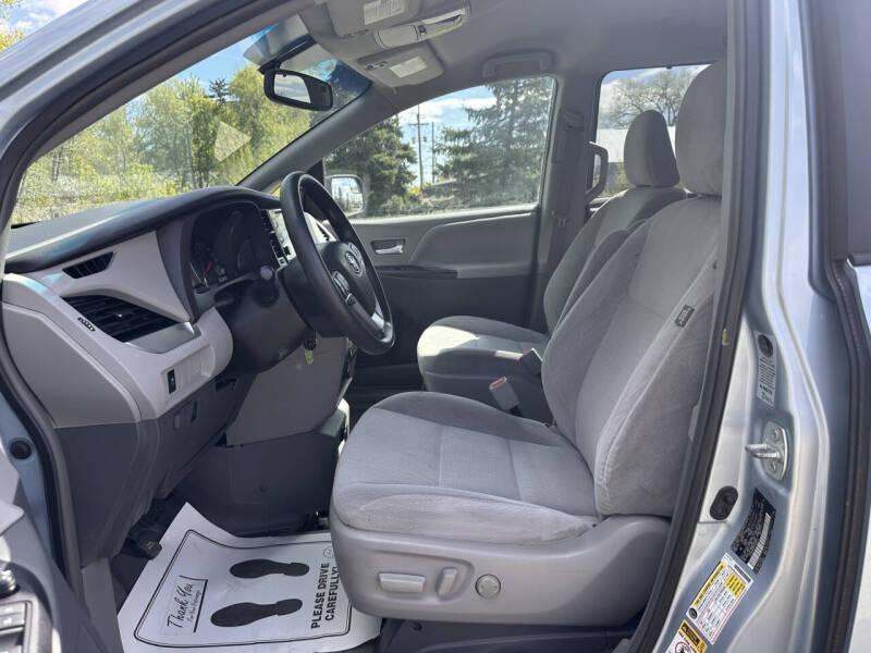 2015 Toyota Sienna LE Mobility 7-Passenger