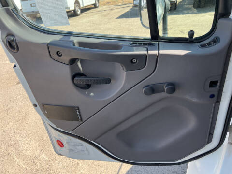 2012 Freightliner M2 106