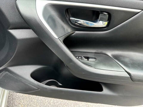 2016 Nissan Altima 2.5 SR