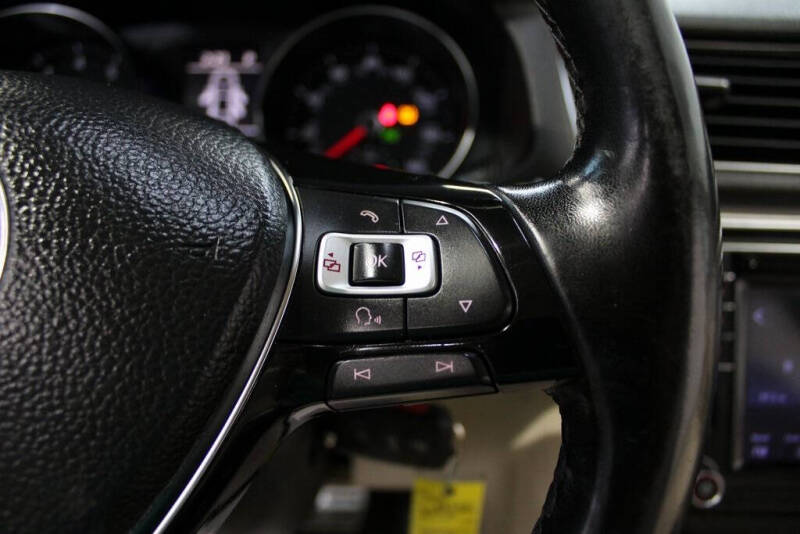 2017 Volkswagen Passat 1.8T R-Line