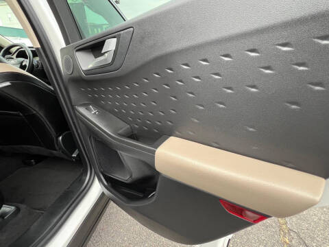 2020 Ford Escape Hybrid Titanium