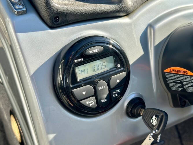 2018 Tracker Targa V18