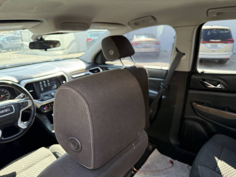 2017 GMC Acadia SLE-2